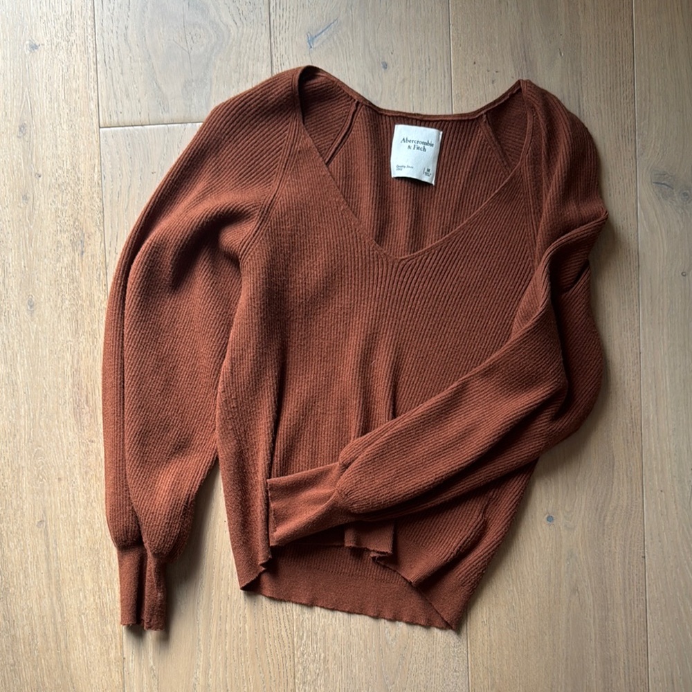 Abercrombie V-Neck Sweater in Rust Brown